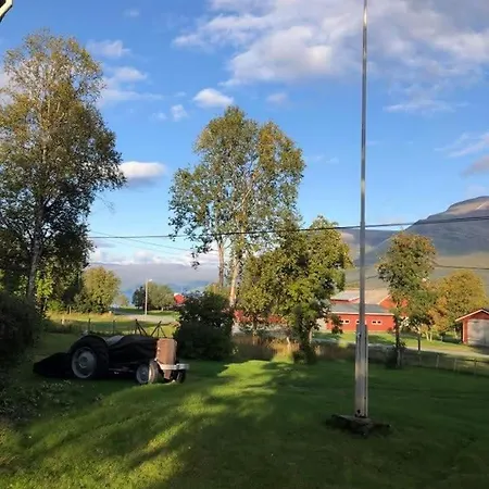 House At بيت للعطل Elvevoll